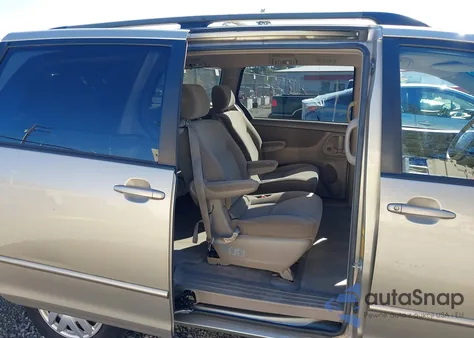 2004 Toyota Sienna Ce/Le z USA, uszkodzony, nr VIN 5TDZA23C04S004848